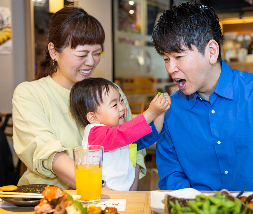 家族での食事風景